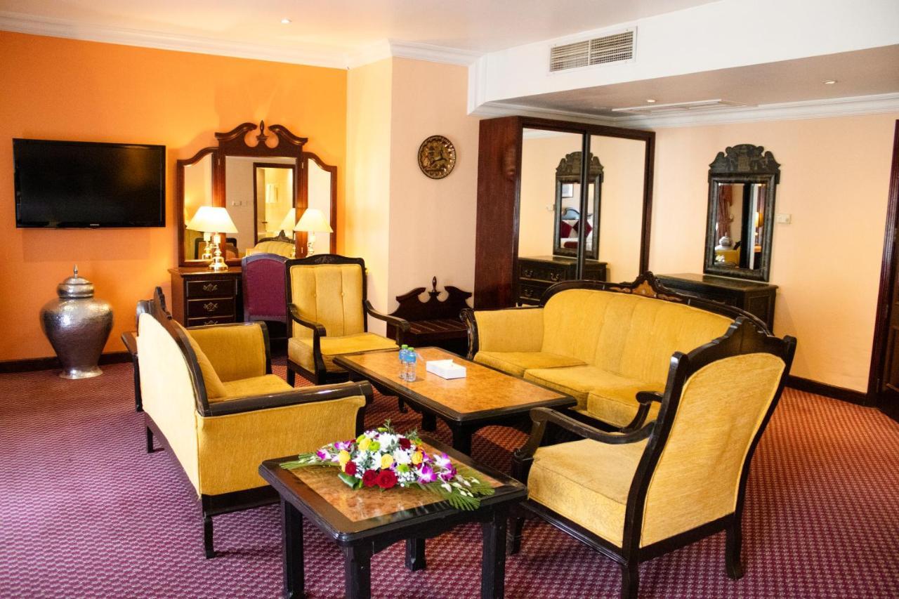 Delmon International Hotel Манама Экстерьер фото