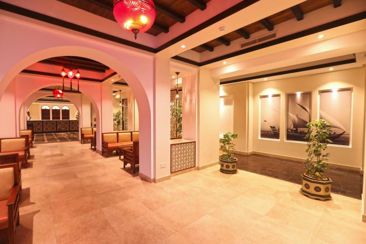 Delmon International Hotel Манама Экстерьер фото